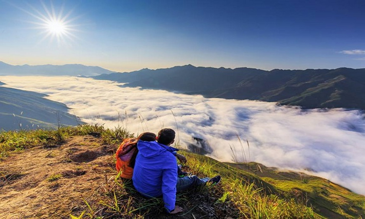Trekking the Challenging Route and Paradise of Ta Xua Cloud
